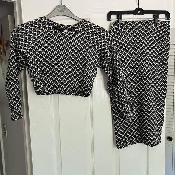 American Apparel black & white chevron midi skirt and long sleeve crop top set - Picture 2 of 4
